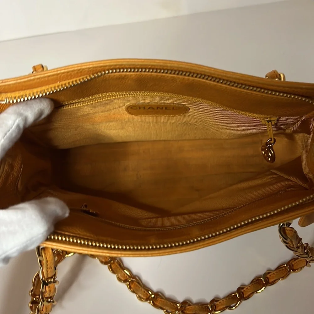 SOLD - CHANEL vintage orange caviar leather shoulder bag - Picture 8 of 16